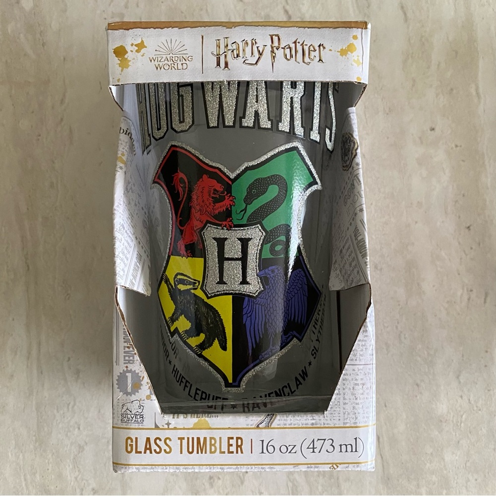NIB Harry Potter Hogwarts School Crest 16 oz Glass Tumbler